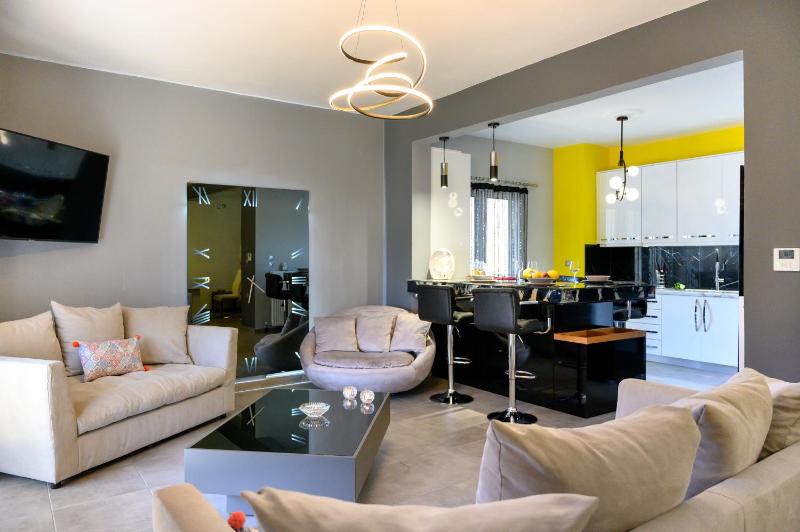 villa elena Images