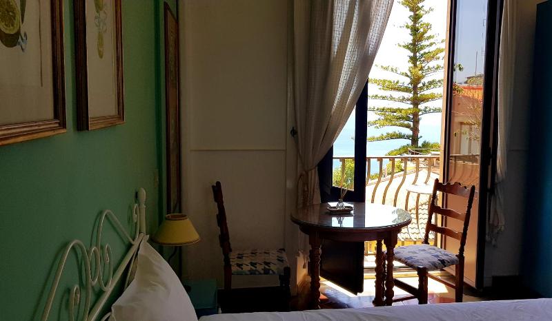 Double Room with Private External Bathroom image 3