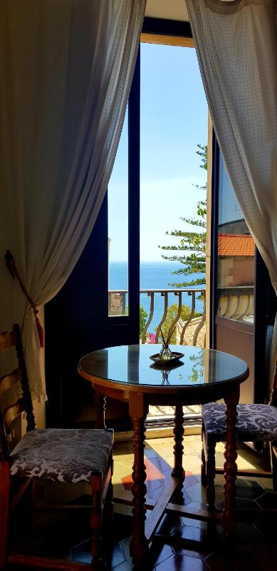 Superior Double Room with Sea View image 3