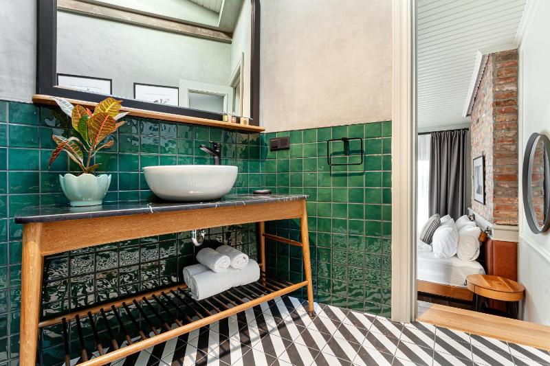 King Suite with Balcony image 3