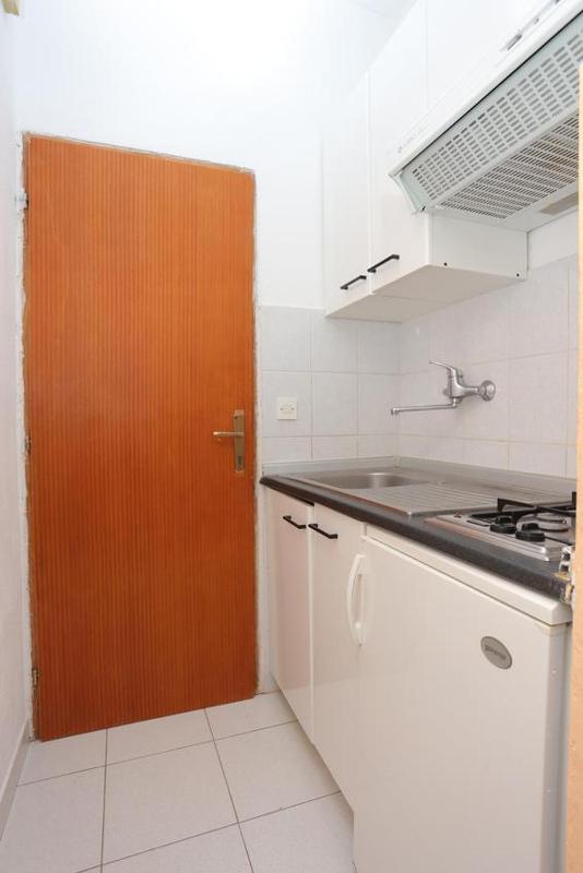 One-Bedroom Apartment with Balcony and Sea View image 2