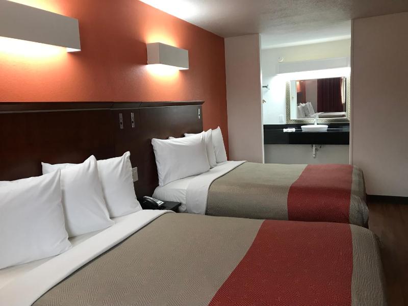 Quadruple Room - Non-Smoking image 4
