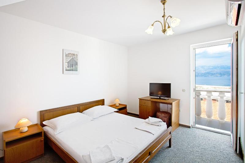 Double Room with Sea View image 4
