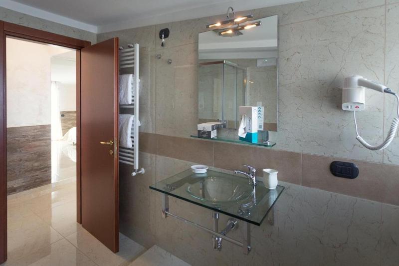 Double Room (1 Adult) image 4