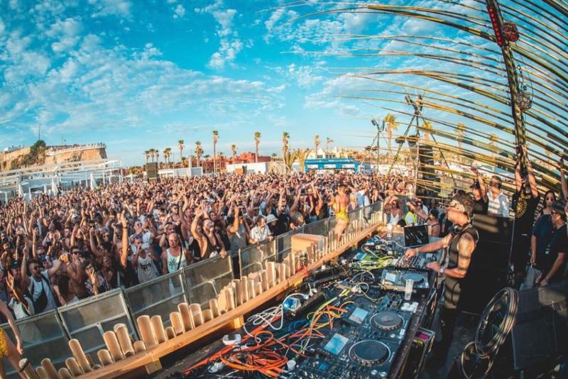 Studio with Balcony image 4