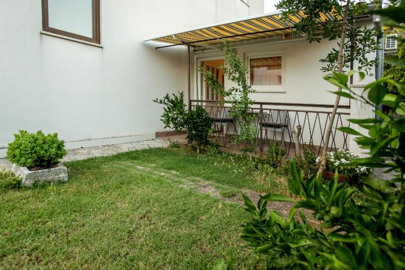 Bungalow with Garden View image 2