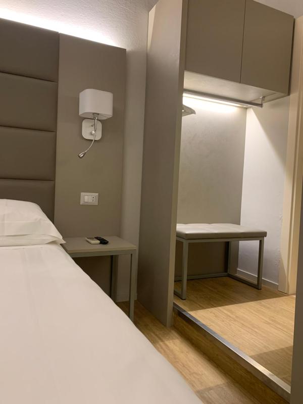 Double or Twin Room with City View image 4