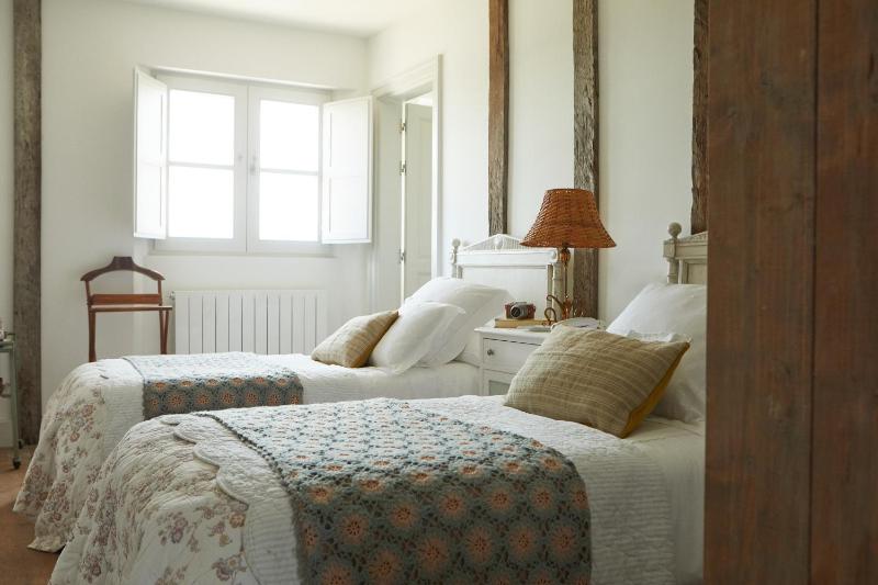 Twin Room with Garden View image 3