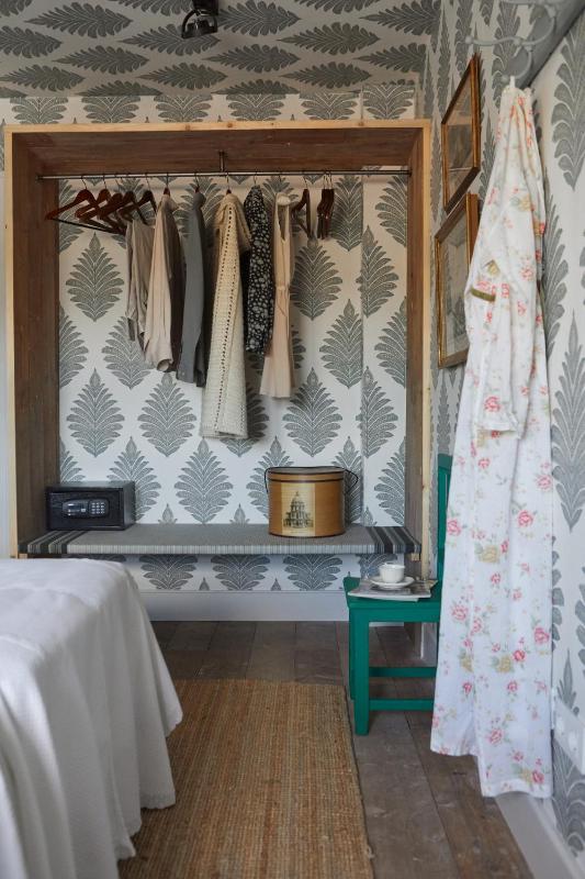 Twin Room with Garden View image 3