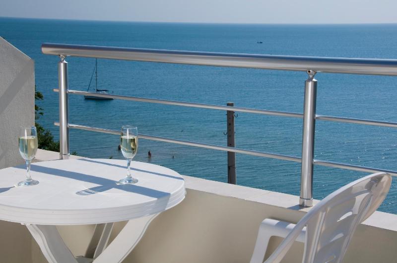 Apartment with Sea View image 2