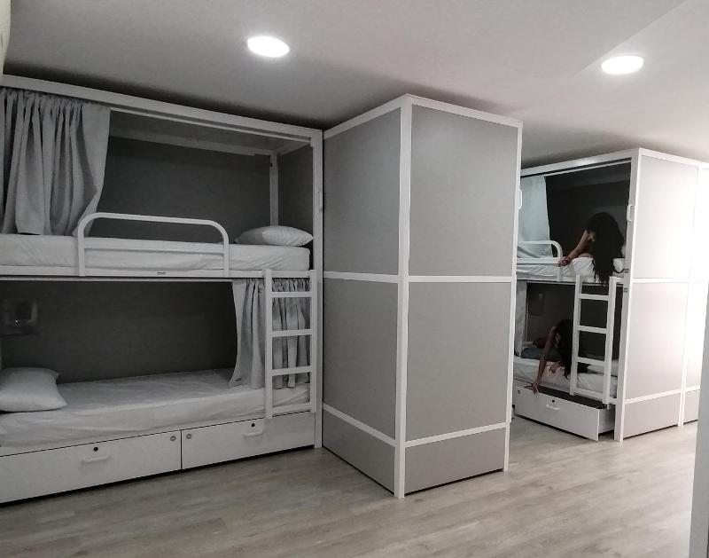Single Bed in 14-Bed Mixed Dormitory Room image 2