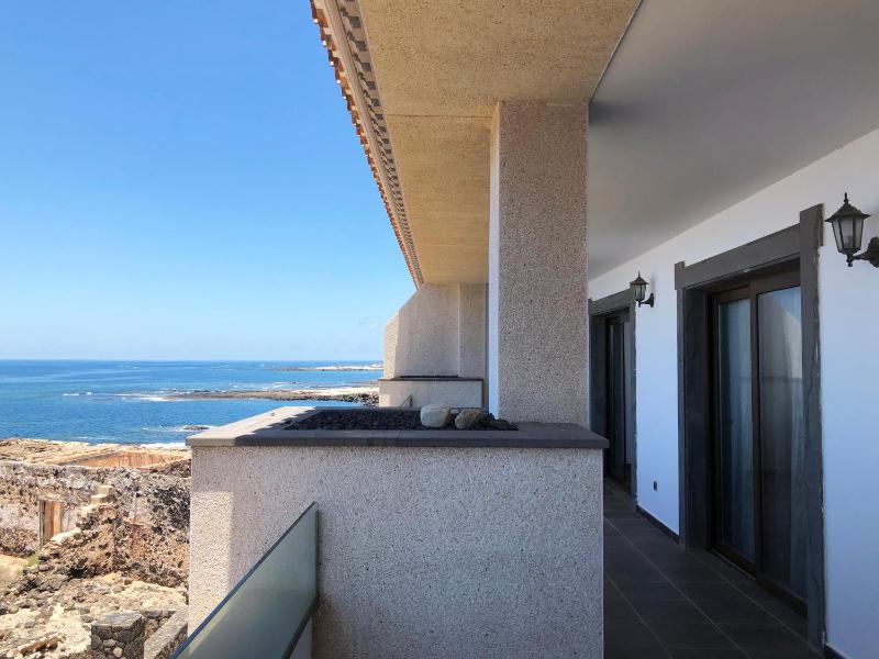 Three-Bedroom Apartment with Sea View and Terrace (6 Adults) image 2