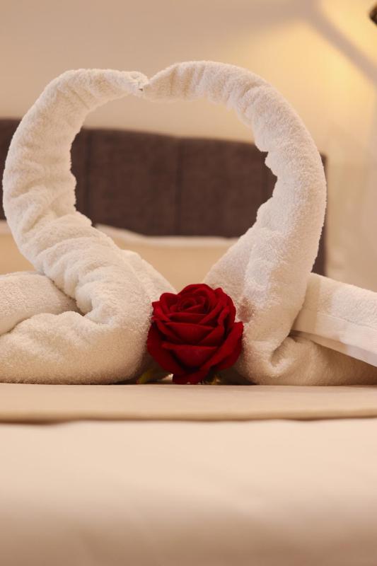 Deluxe Double Room with Balcony image 1