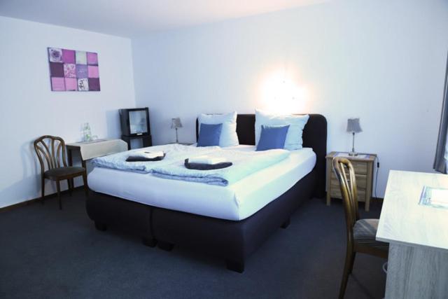 Double Room with Private Bathroom image 3