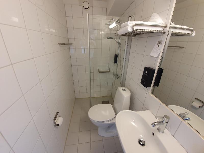 Family Room with access to pool image 4