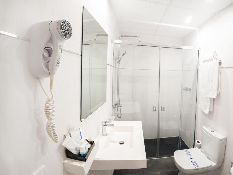 Single Room image 4