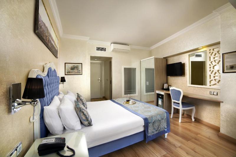 Standard Double Room image 3