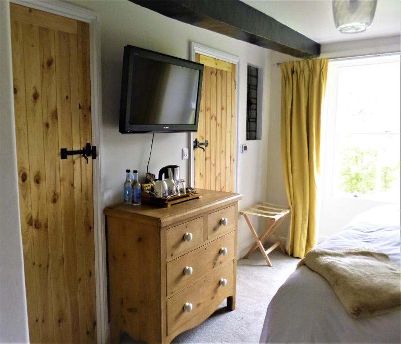 Deluxe Double or Twin Room image 3
