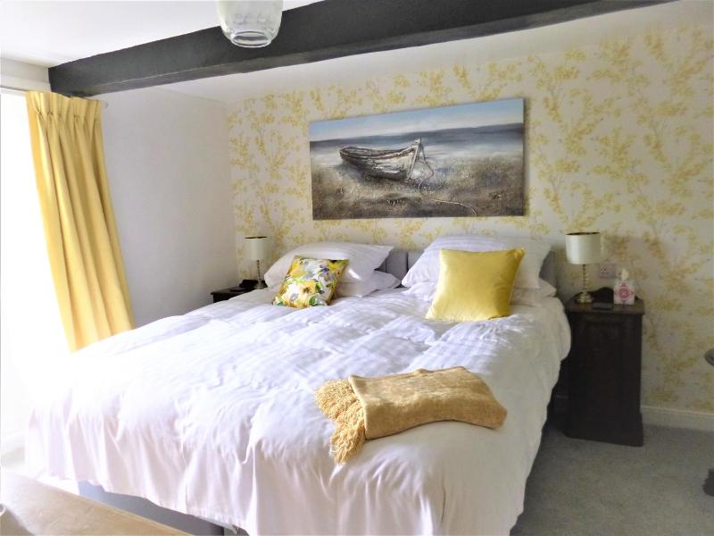 Deluxe Double or Twin Room image 4