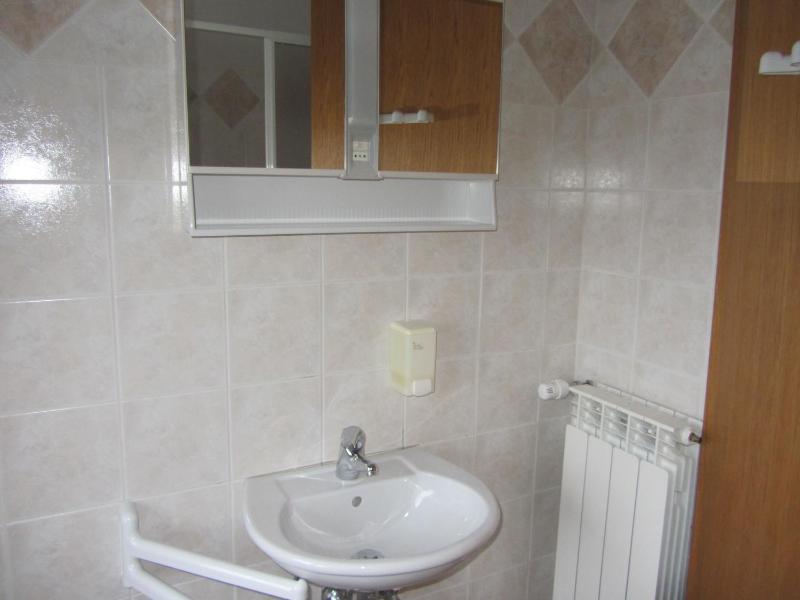 Twin Room with Balcony image 2
