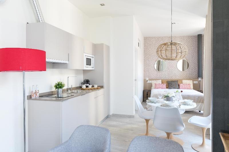 Room #303181715 image 2