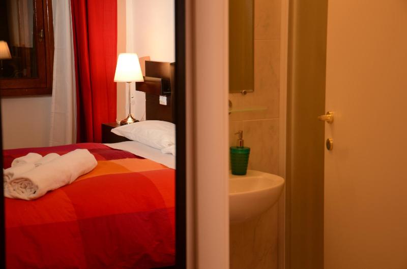 Double Room image 2