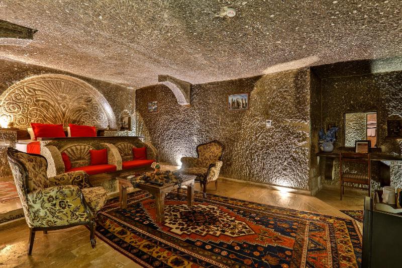 Caves King Suite image 4