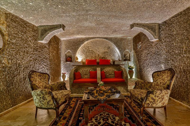 Caves King Suite image 3