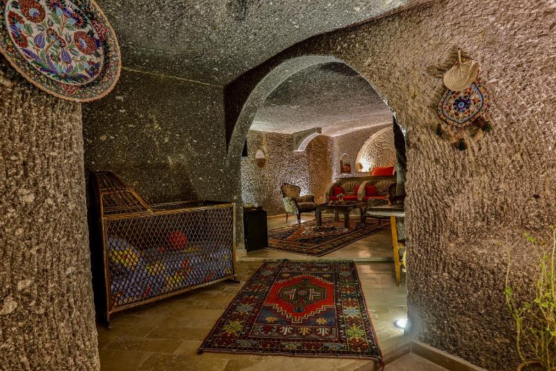 Caves King Suite image 2