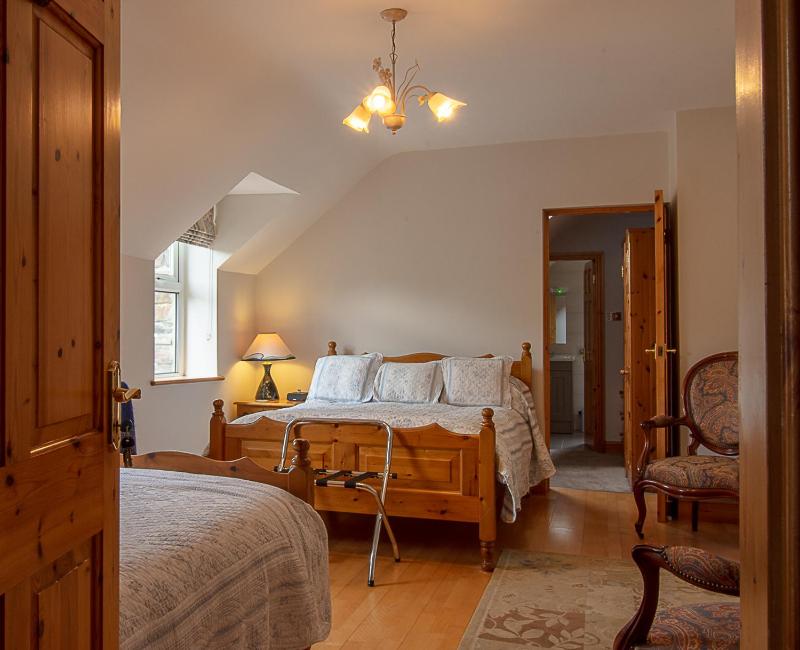 Suite with Garden View image 4