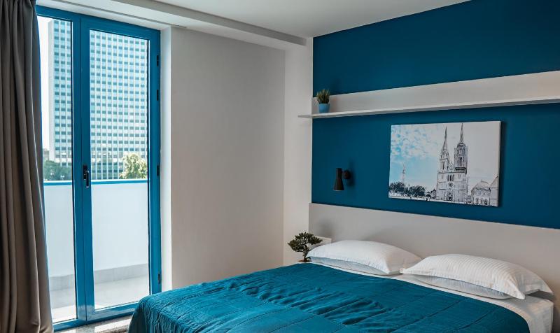 Triple Room with Balcony image 1