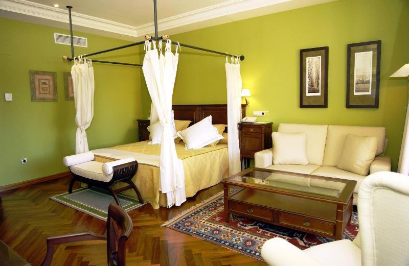 Room #9258318 image 3