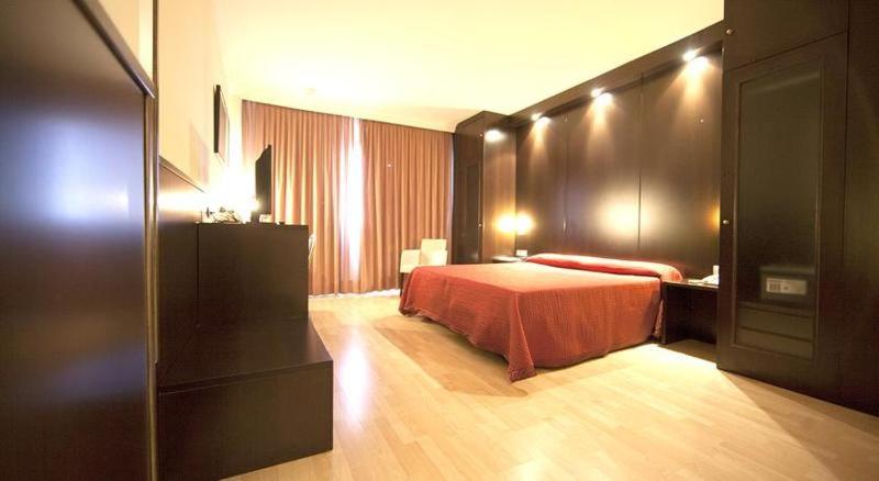 Room #9345315 image 1