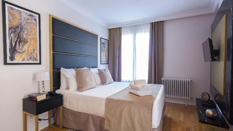 Deluxe King Studio image 3