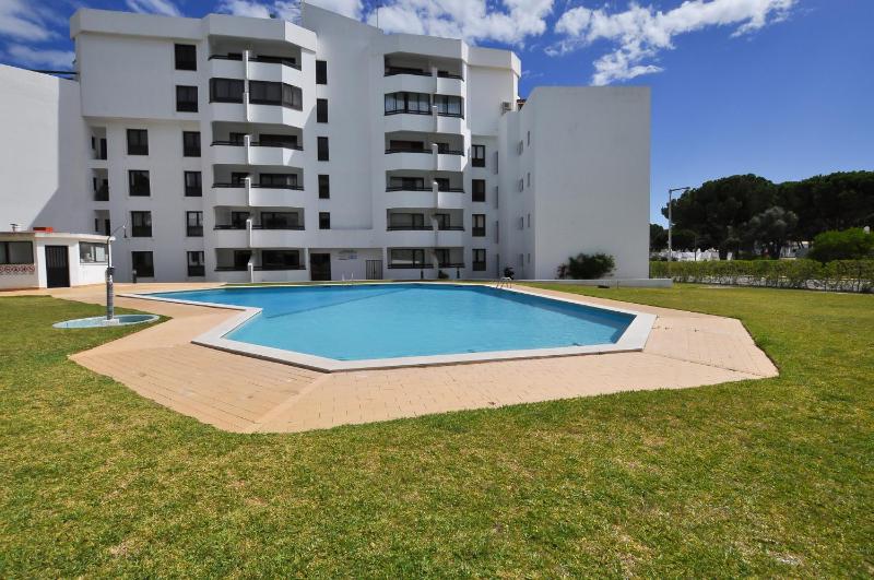 Apartment with Pool View  image 3