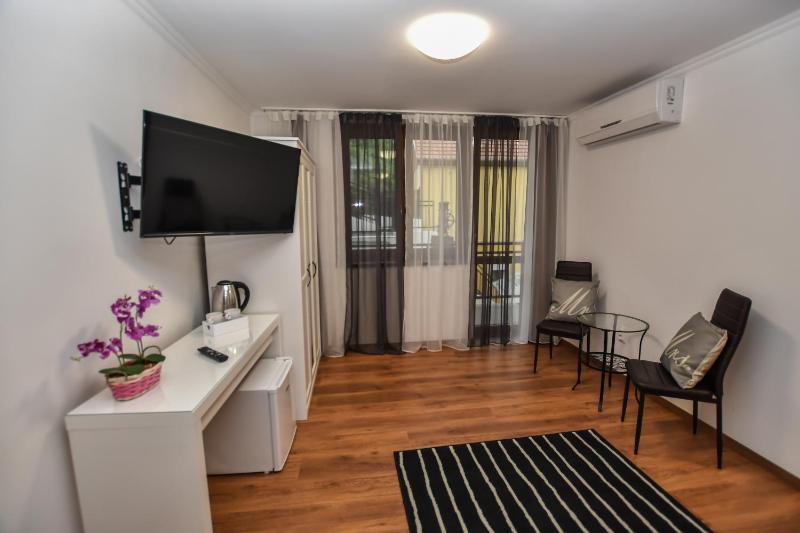 Standard Double or Twin Room with Balcony image 3