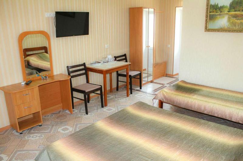 Standard Triple Room image 3