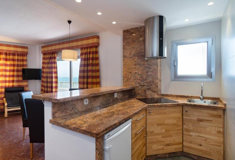 Apartment with Partial Sea View (1-4 Adults)  image 4