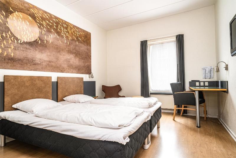 Double Room with Extra Bed image 1