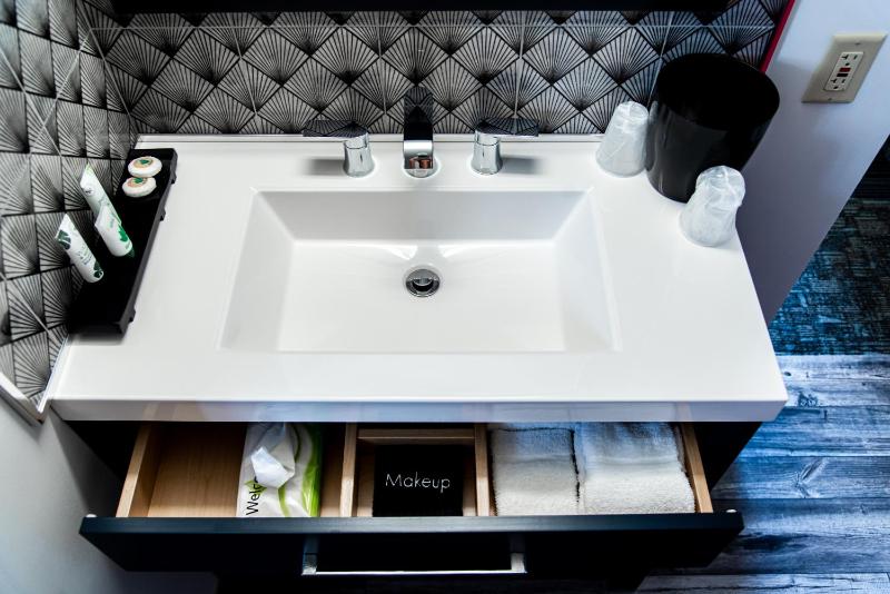 Deluxe King Suite image 2