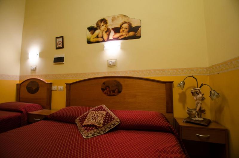 Double or Twin Room image 4