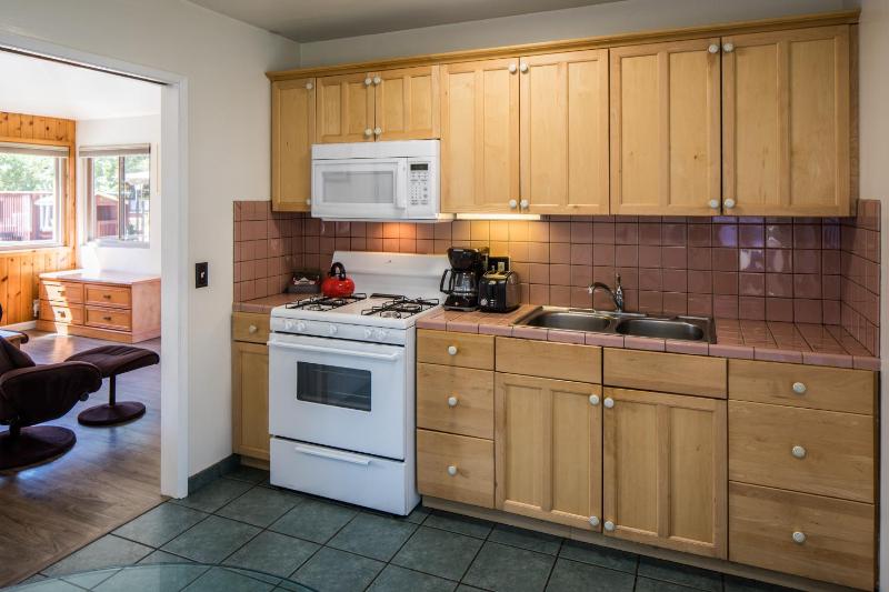 Luxury King Cottage image 2