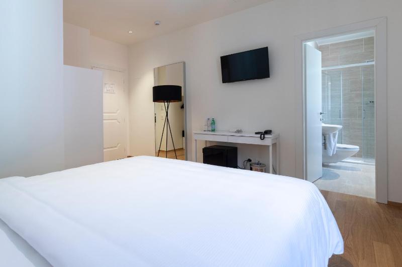 Lac Hotel - image 41