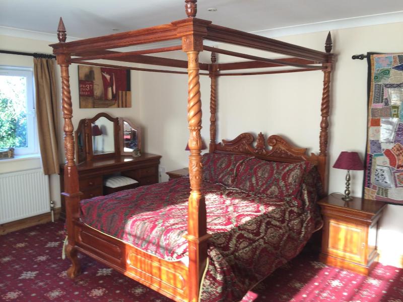 Double Room with Four Poster Bed image 4