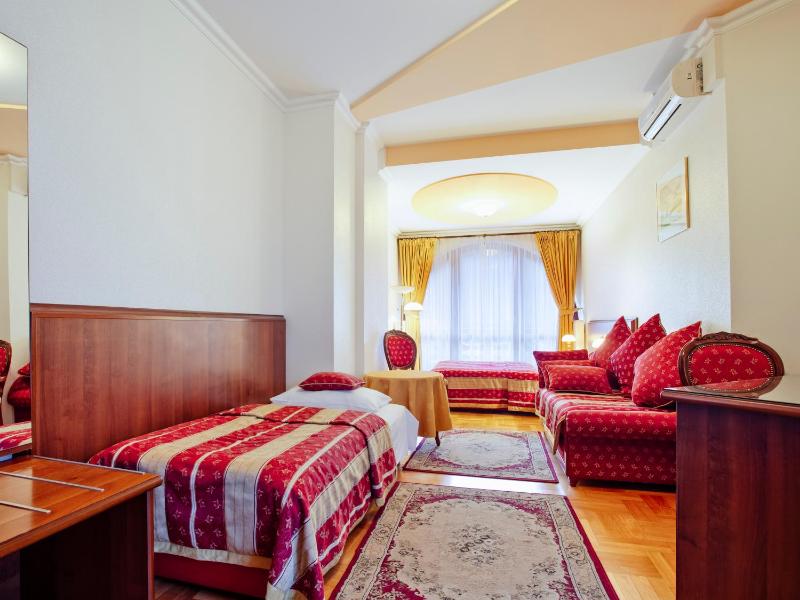 Standard Triple Room image 1