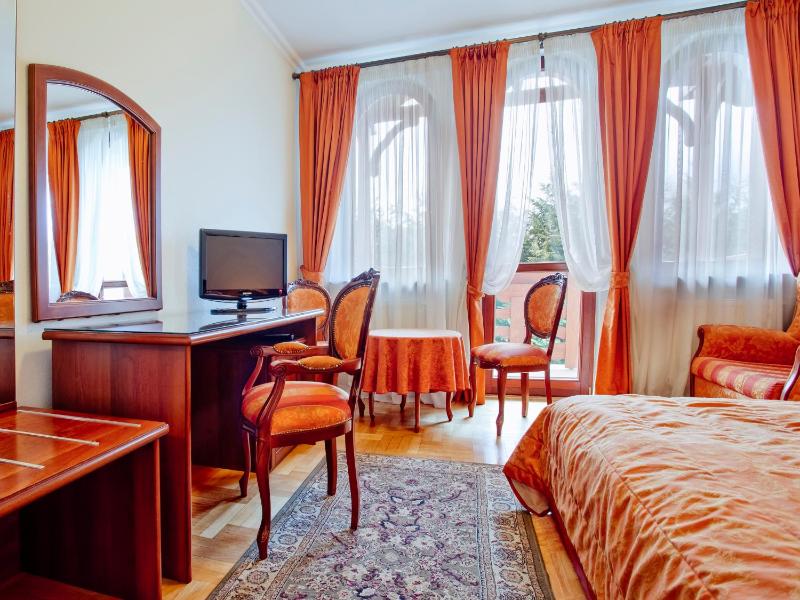 Standard Double or Twin Room image 1
