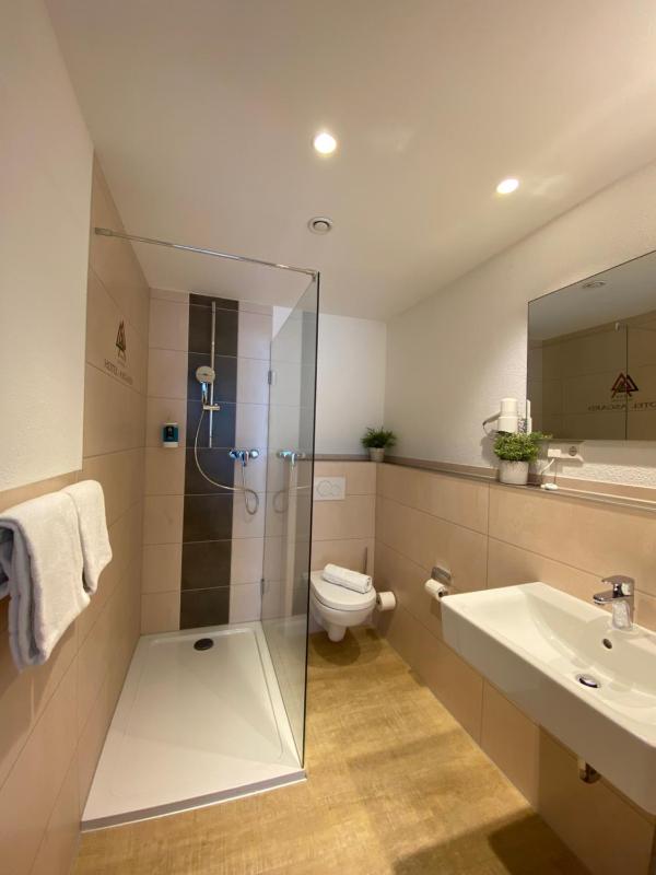 Double Room image 2