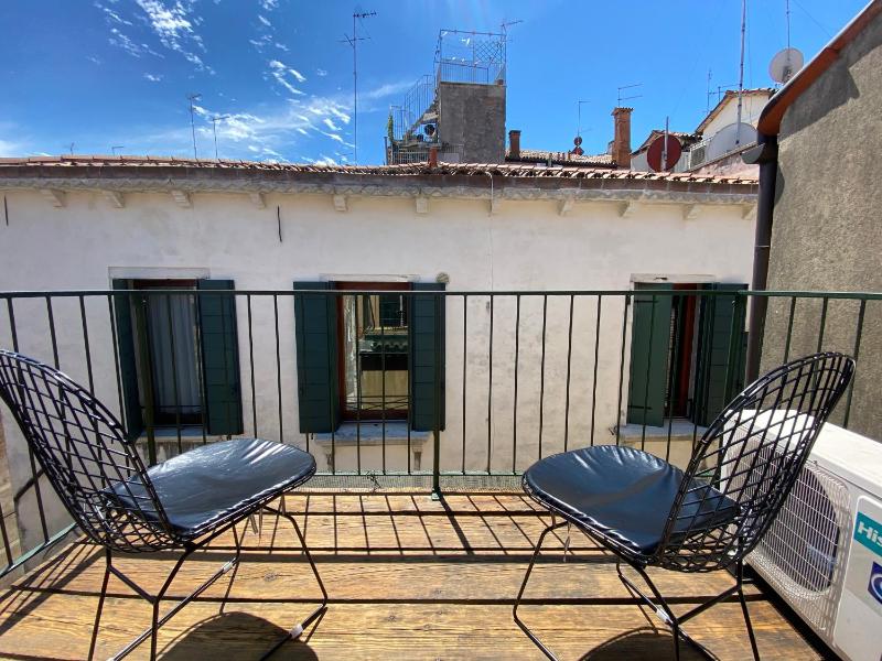 Apartment with Terrace image 4