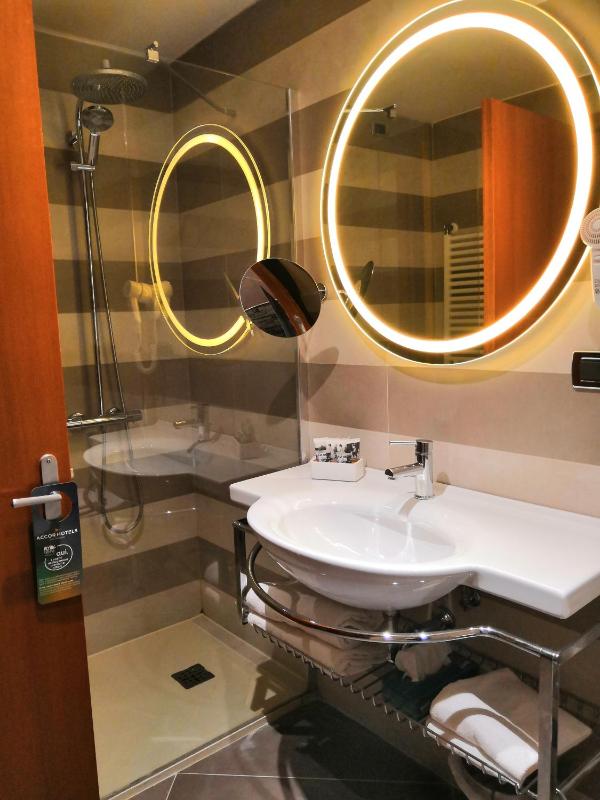 Superior Twin Room image 1