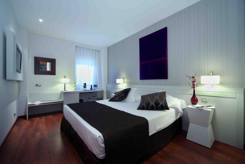 Room #9046532 image 3